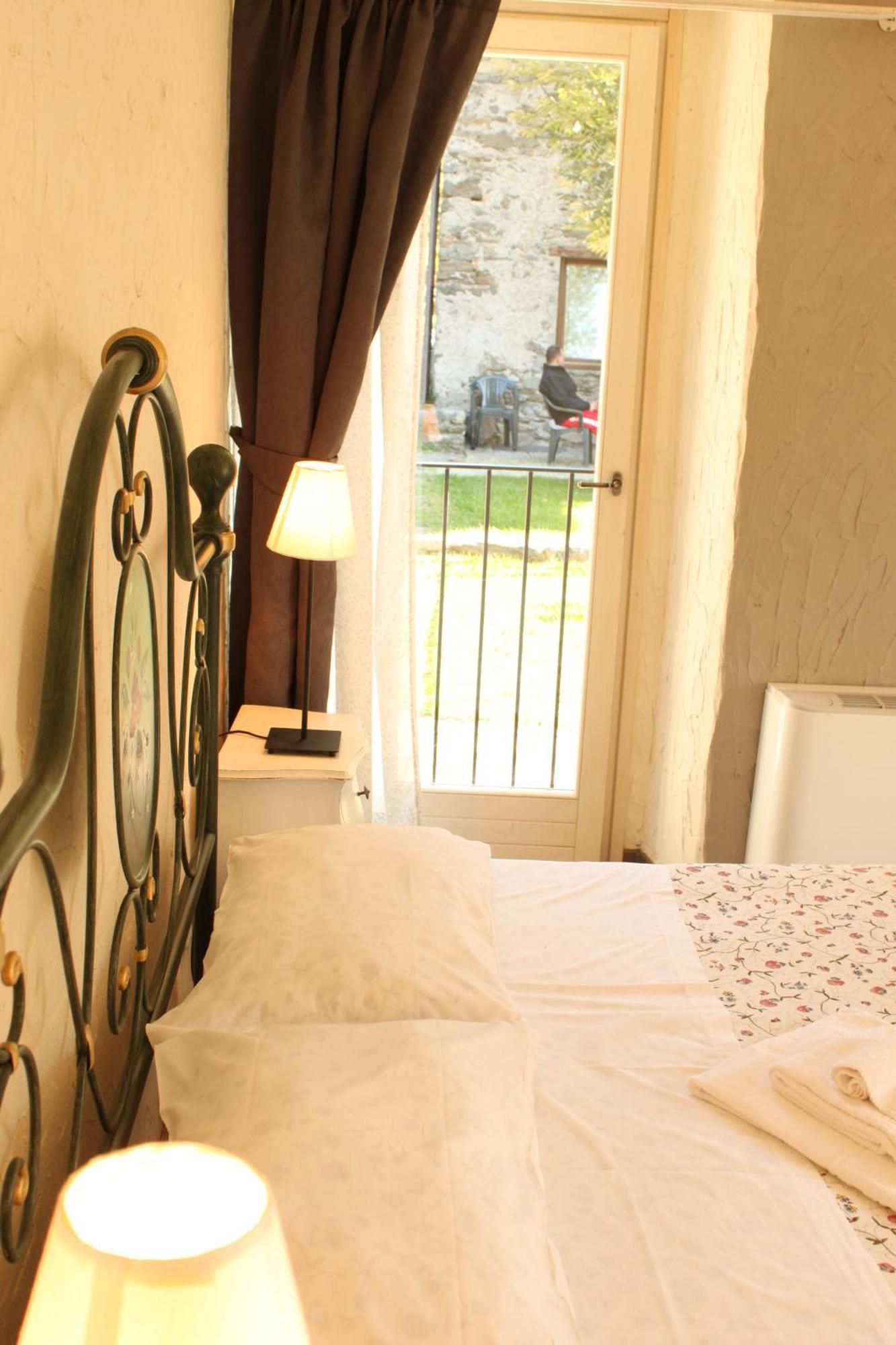 Borgo Erbiola Villa Colico Room photo